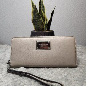 Michael Kors Large Jet Set Travel Continental Wallet/Wristlet - PRICE IS FIRM